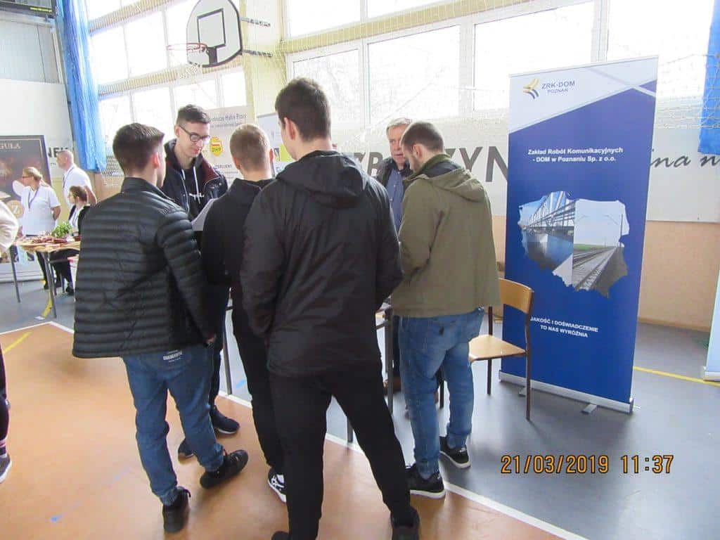 III Targi Pracy i Edukacji – „ MŁODZIEŻ – PRACA- PRZYSZŁOŚĆ” 1 III Targi Pracy i Edukacji – „ MŁODZIEŻ – PRACA- PRZYSZŁOŚĆ”
