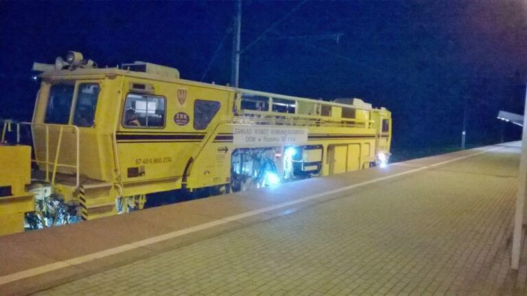 Praca zespołu DPUS tor nr 2 szlak W-wa Praga-Nasielsk