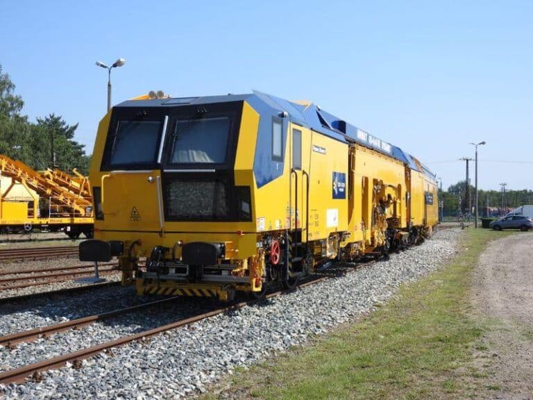 Uniwersalna podbijarka torowo-rozjazdowa Plasser & Theurer Unimat 09-4×4/4S Dynamic.