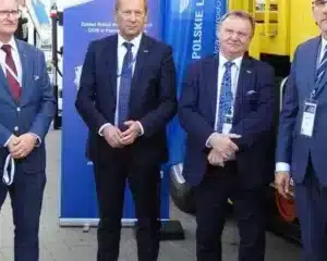 Przekazanie nowoczesnego pojazdu dwudrogowego 6