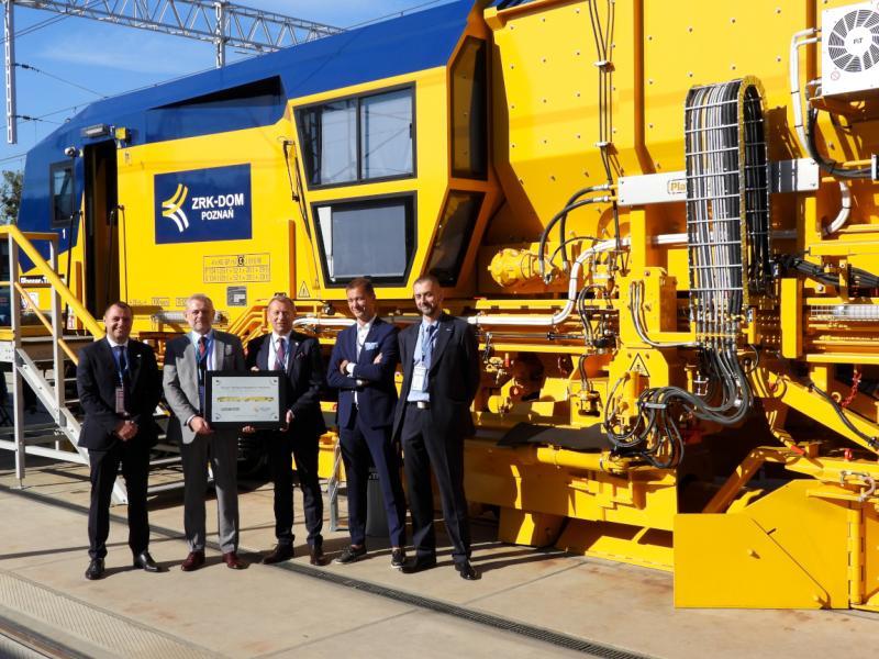 Nowoczesna profilarka dystrybuującą Plasser Ballast Express L z trzema transporterami materiałów sypkich MFS-120 S.C. odebrana 3 Dscn1753a