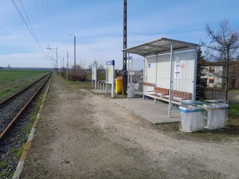 Zakończono modernizację i odebrano bezusterkowo perony w Obrze Starej i Bożacinie na linii kolejowej numer 281 3 Boacin przed