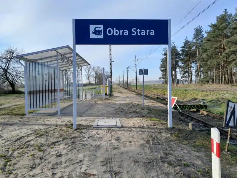 Zakończono modernizację i odebrano bezusterkowo perony w Obrze Starej i Bożacinie na linii kolejowej numer 281 5 Obra przed