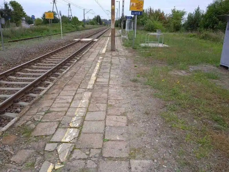 Zmodernizowany peron nr 2 Radlin Wielkopolski dopuszczony do eksploatacji. 5 fot 1