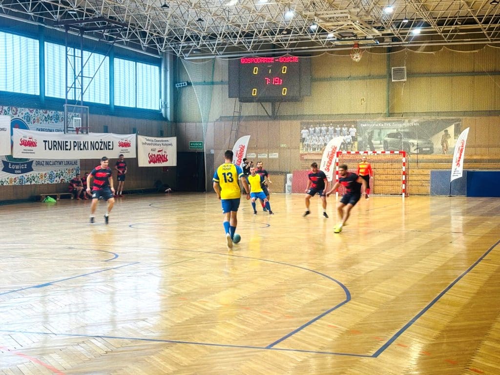 każdy zespół rozegrał 4 mecze w grupie