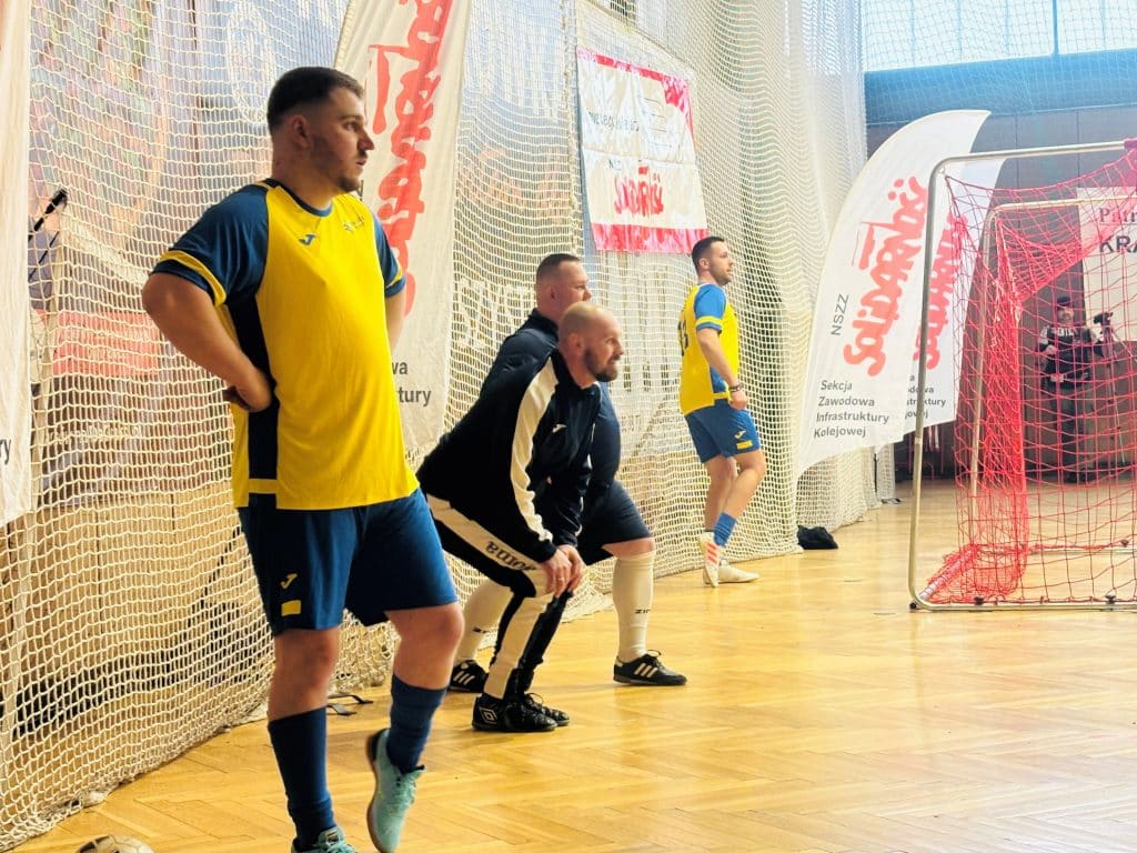 ostatni zawodnicy zeszli z boiska po 17.00